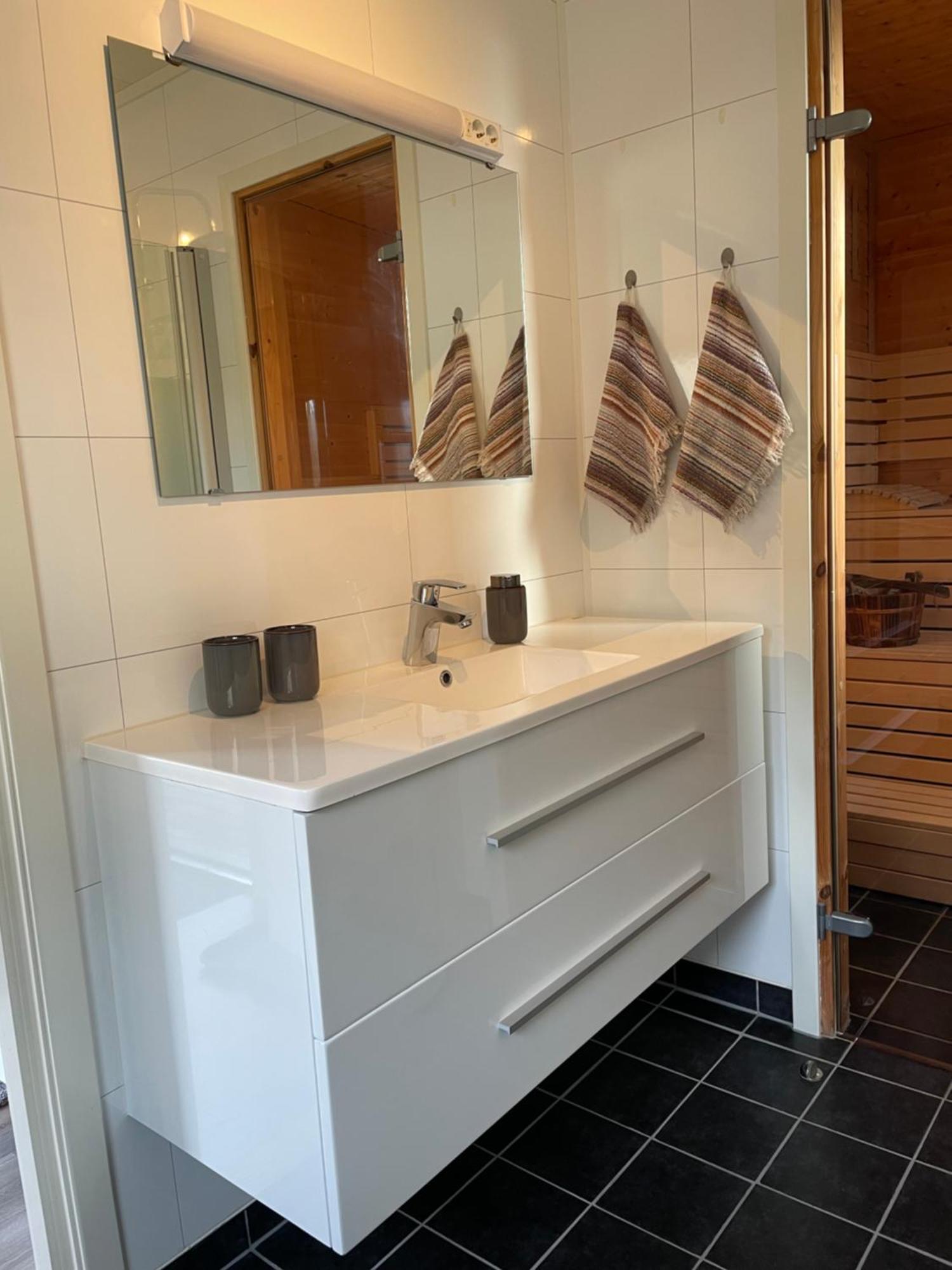 Small Cozy Apartment Тромсё Экстерьер фото